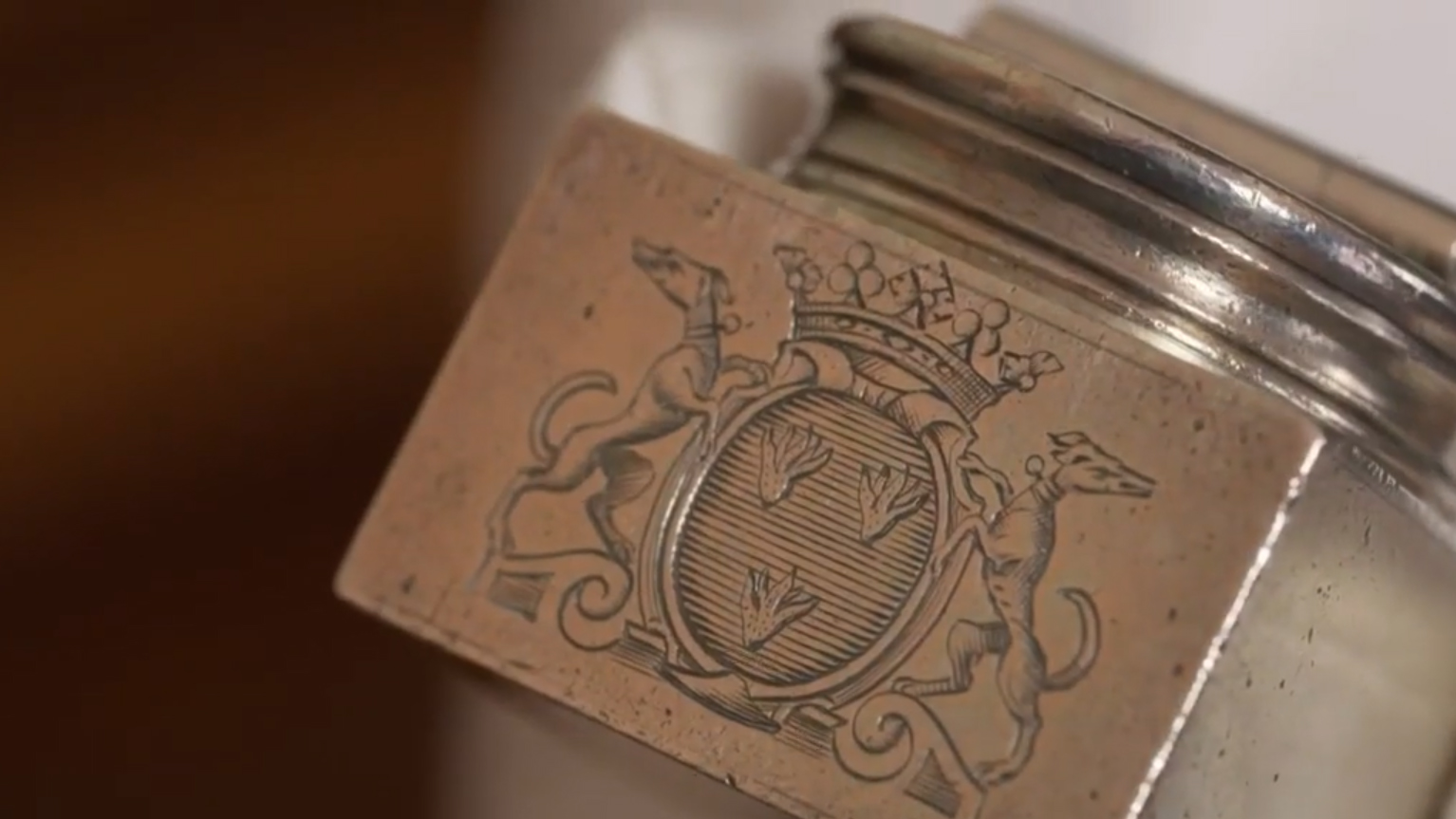 Aux Délices - Pot d'encre - Armoiries de Voltaire - Les 2 Levriers - d'purb dpurb site web