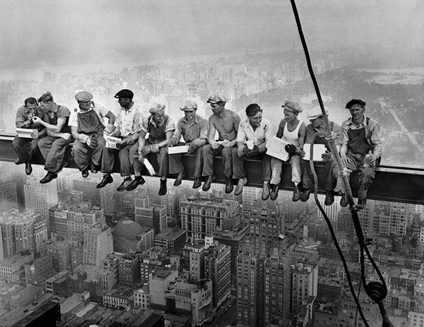 New York Construction Workers Lunching on a Crossbeam